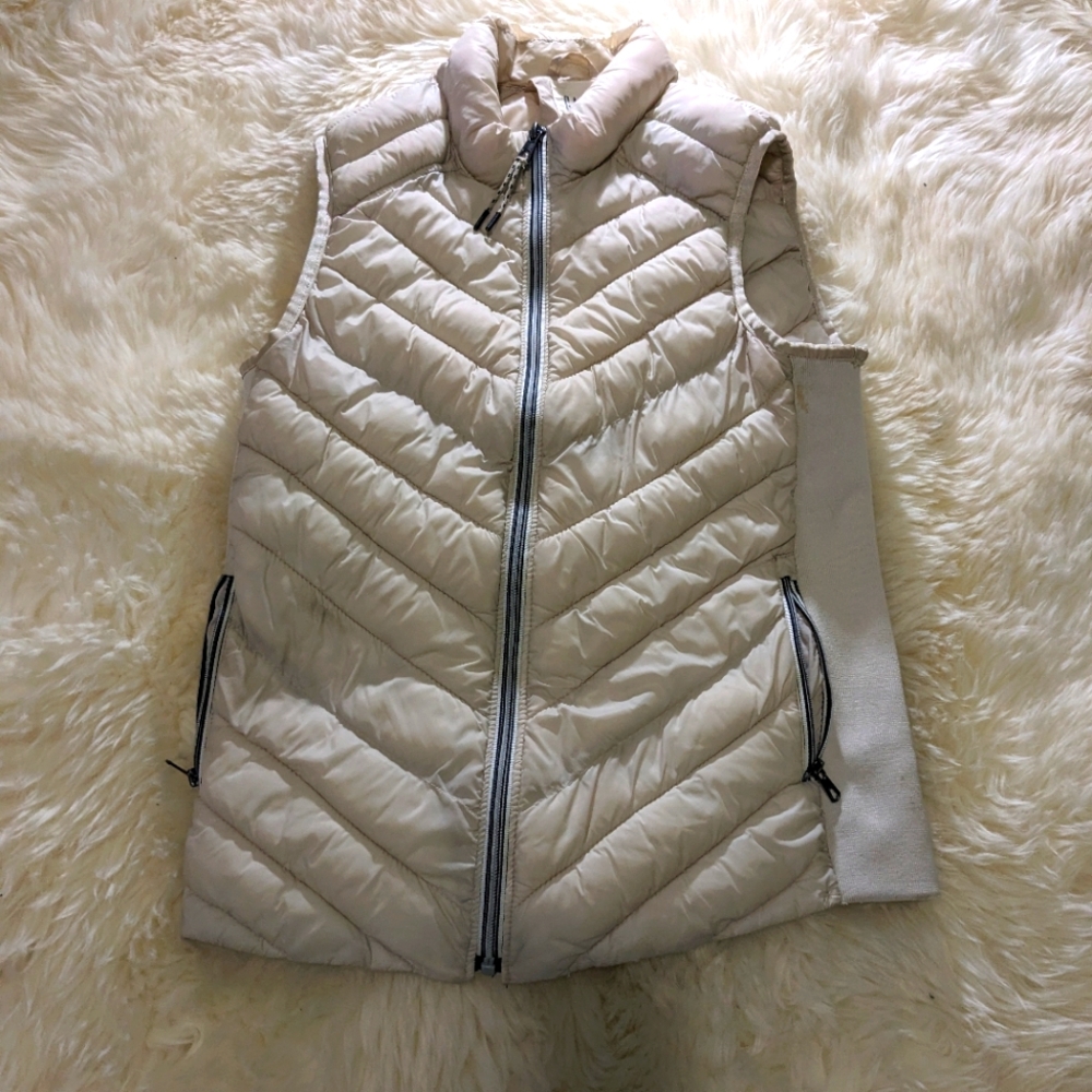 Gap puffer vest size small
